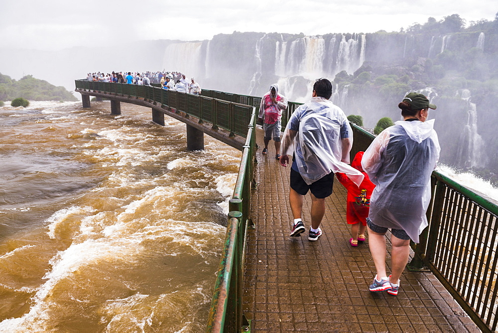 Iguazu Falls (Iguacu Falls) (Cataratas del Iguazu), UNESCO World Heritage Site, viewing platform on Brazil side, border of Brazil Argentina Paraguay, South America