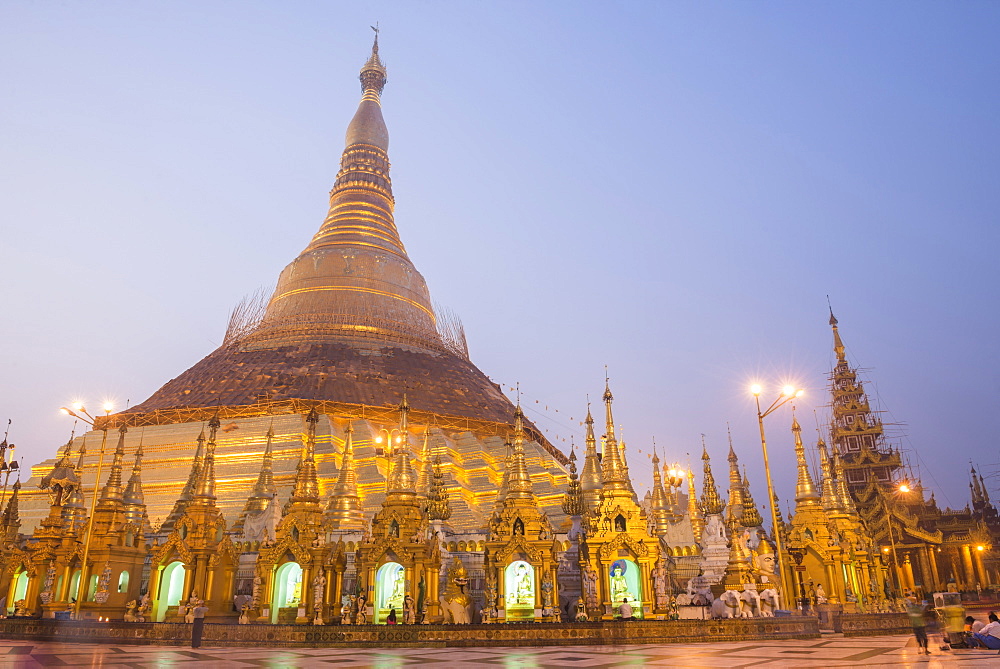 Sunrise at Shwedagon Pagoda (Shwedagon Zedi Daw) (Golden Pagoda), Yangon (Rangoon), Myanmar (Burma), Asia