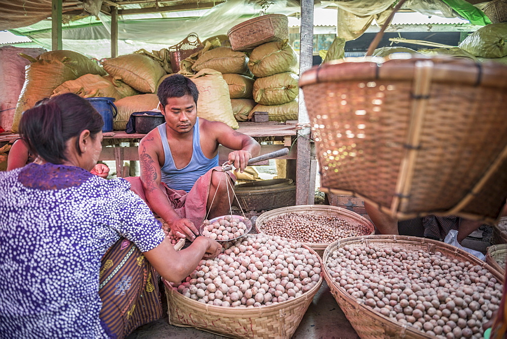 Weighing potatoes in Mrauk U vegetable market, Rakhine State, Myanmar (Burma), Asia