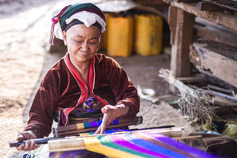 Palaung woman weaving, part of the Palau Hill Tribe near Hsipaw Township, Shan State, Myanmar (Burma), Asia