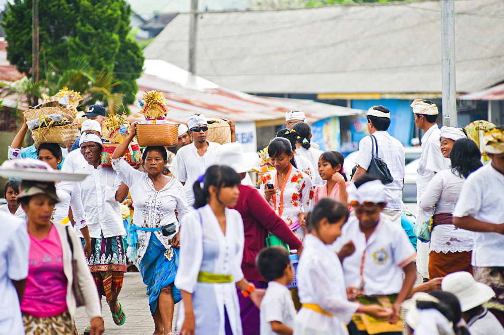 Balinese people at a religious Hindu Festival, Besakih Temple (Mother Temple of Besakih), Bali, Indonesia, Southeast Asia, Asia