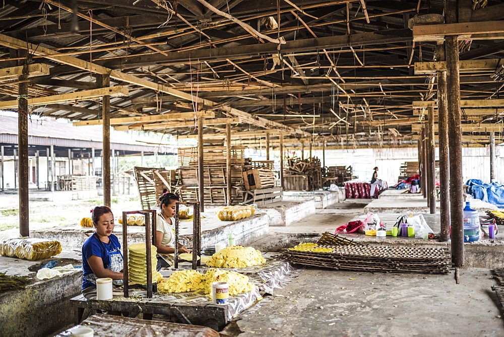 Krupuk (Kroepoek) production, Bukittinggi, West Sumatra, Indonesia, Southeast Asia, Asia