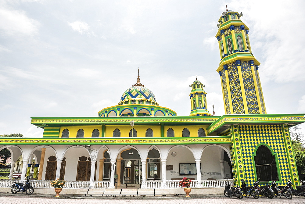 Colourful Mosque near Sabang, Pulau Weh Island, Aceh Province, Sumatra, Indonesia, Southeast Asia, Asia