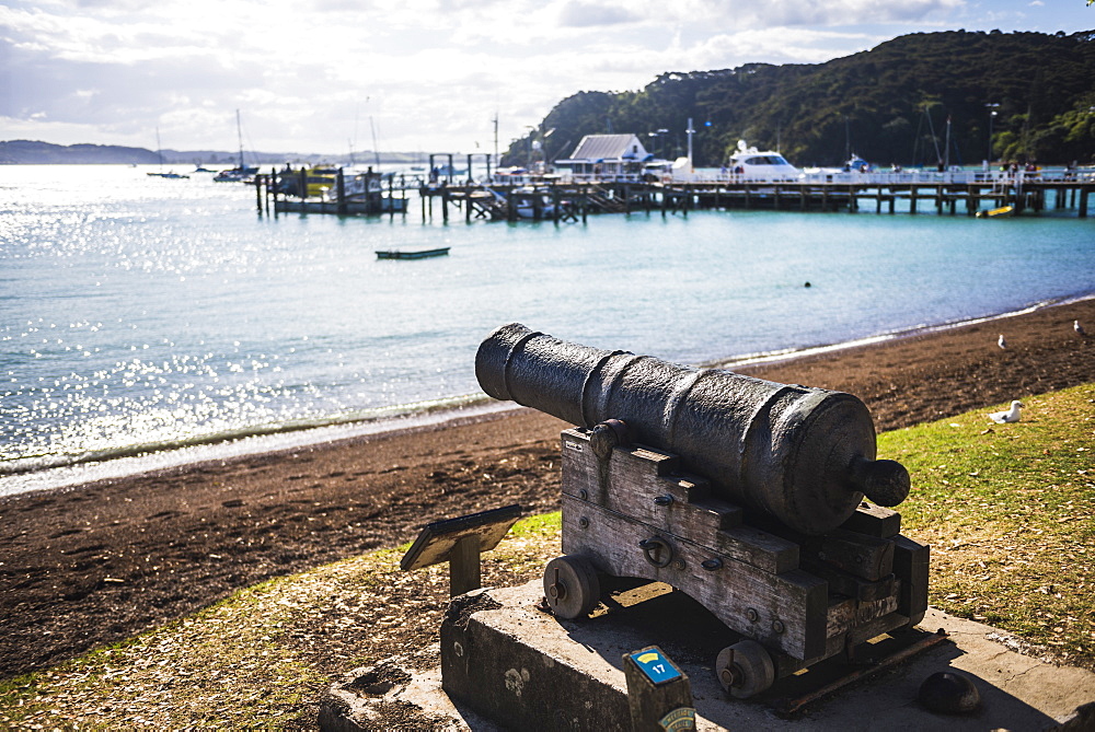 Old cannon used to defend Russell in 1845, Bay of Islands, Northland Region, North Island, New Zealand, Pacific