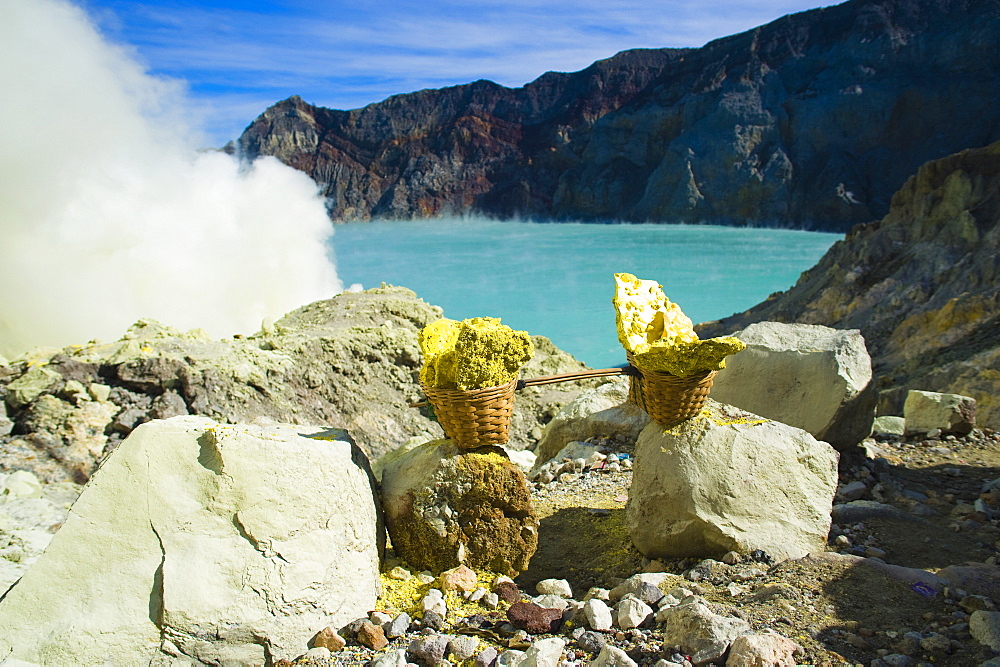 Sulphur basket, Kawah Ijen crater, Java, Indonesia, Southeast Asia, Asia