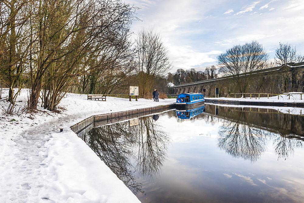 Chirk Aqueduct, Llangollen Canal across Cieriog Valley spanning England and Wales, United Kingdom, Europe