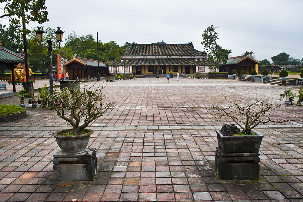 Old building in Hue Citadel, The Imperial City, Hue, UNESCO World Heritage Site, Vietnam, Indochina, Southeast Asia, Asia