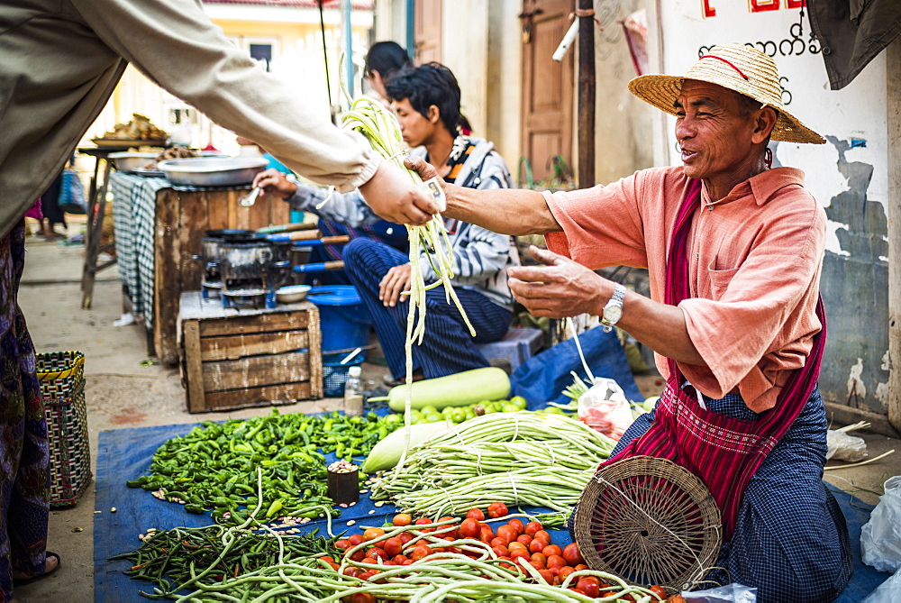 Ywama Market, Inle Lake, Shan State, Myanmar (Burma), Asia