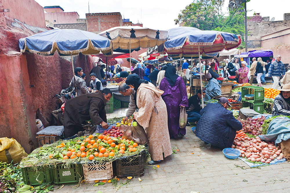 Moroccan people buying and selling fresh fruit in the fruit market in the old medina, Marrakech, Morocco, North Africa, Africa 