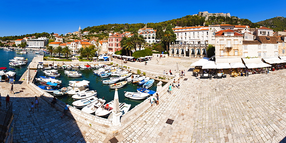 St. Stephens Square and old harbour, Hvar Town, Hvar Island, Dalmatian Coast, Adriatic, Croatia, Europe 