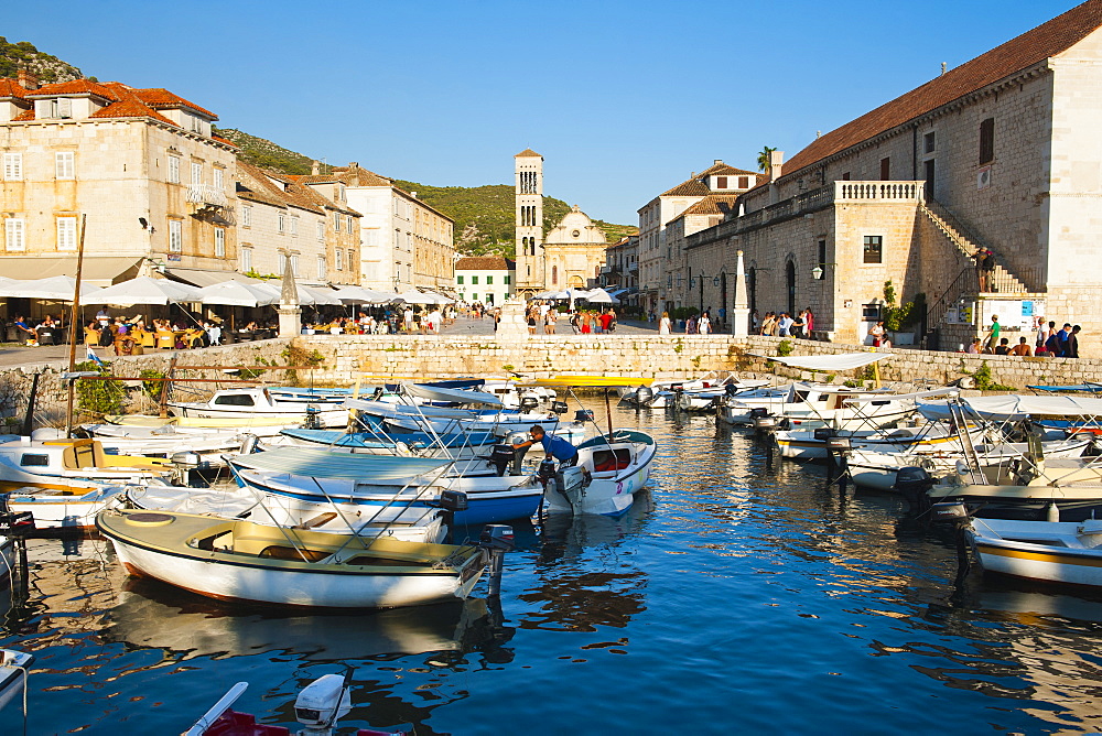 Hvar harbour, St. Stephens Square and St. Stephens Cathedral in Hvar town centre, Hvar Island, Dalmatian Coast, Adriatic, Croatia, Europe 