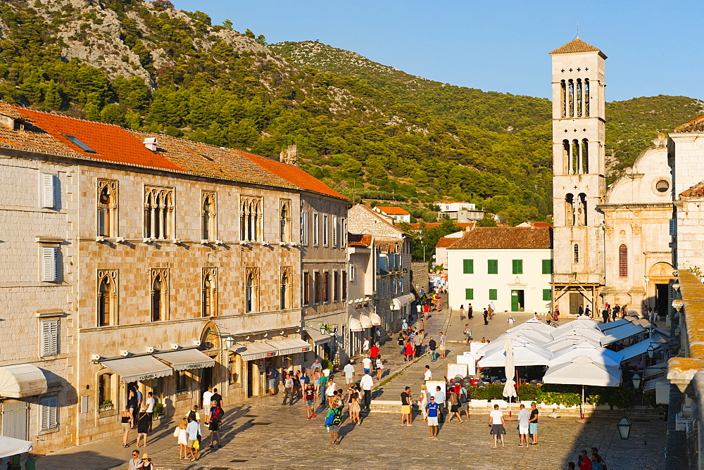 St. Stephens Square (Trg Svetog Stjepana), cafes and tourists, Hvar Town, Hvar Island, Dalmatian Coast, Croatia, Europe 