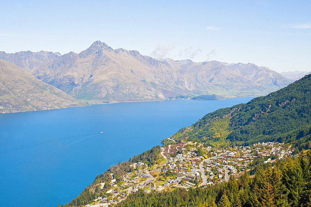 Queenstown, Lake Wakatipu and the Remarkables Mountains, Otago, South Island, New Zealand, Pacific 