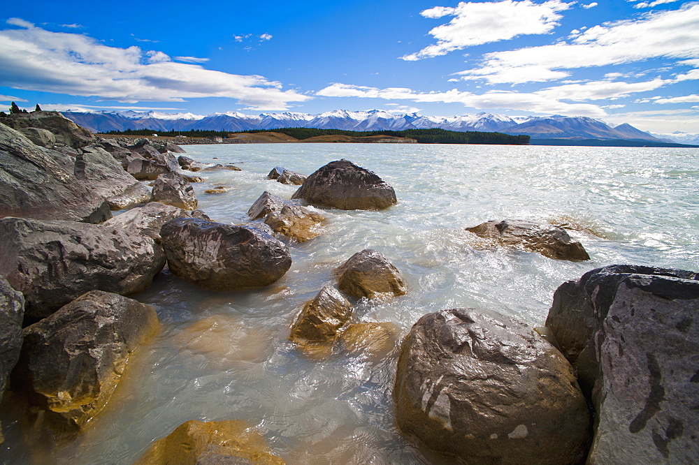 Lake Pukaki and snow capped mountains, Aoraki Mount Cook National Park, UNESCO World Heritage Site, Mackenzie District, South Island, New Zealand, Pacific 