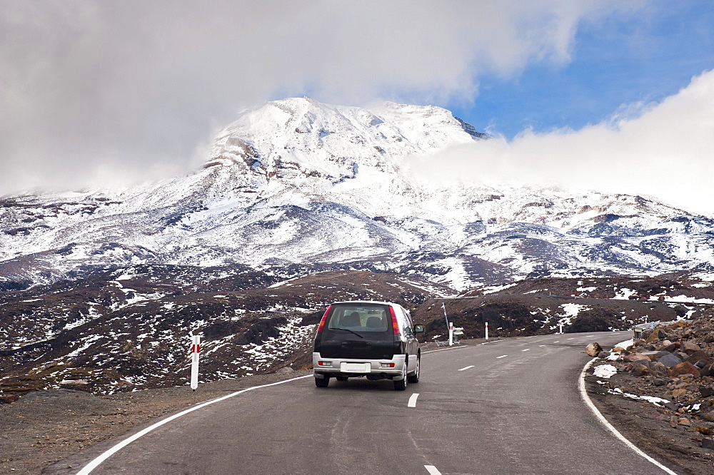 Winding road to Mount Ruapehu and Whakapapa Ski Area in Tongariro National Park, UNESCO World Heritage Site, North Island, New Zealand, Pacific 