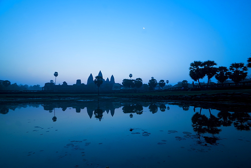 Angkor Wat Temple and the moon at night, Angkor Temples, UNESCO World Heritage Site, Siem Reap Province, Cambodia, Indochina, Southeast Asia, Asia