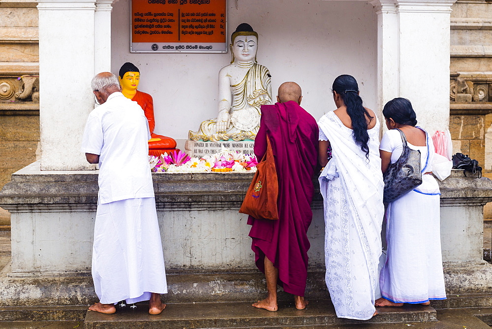 Buddhist people praying at Ruvanvelisaya Dagoba, Mahavihara (The Great Monastery), Anuradhapura, UNESCO World Heritage Site, Sri Lanka, Asia 