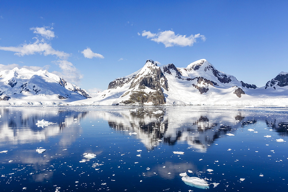 Snow-capped mountains in the Errera Channel on the western side of the Antarctic Peninsula, Antarctica, Southern Ocean, Polar Regions