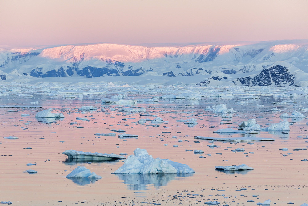 Sunset over icebergs in the Gerlache Strait, Antarctica, Southern Ocean, Polar Regions