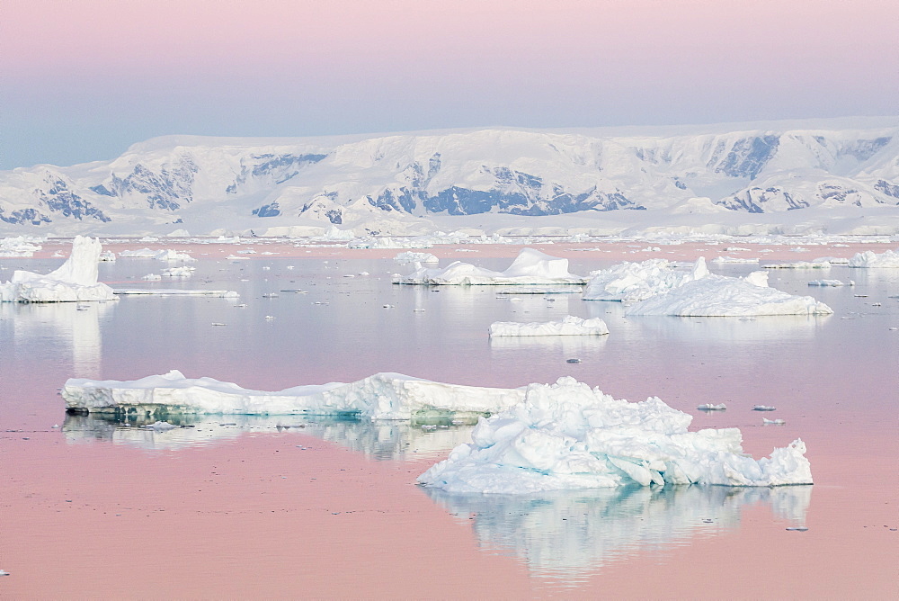 Sunset over icebergs in the Gerlache Strait, Antarctica, Southern Ocean, Polar Regions