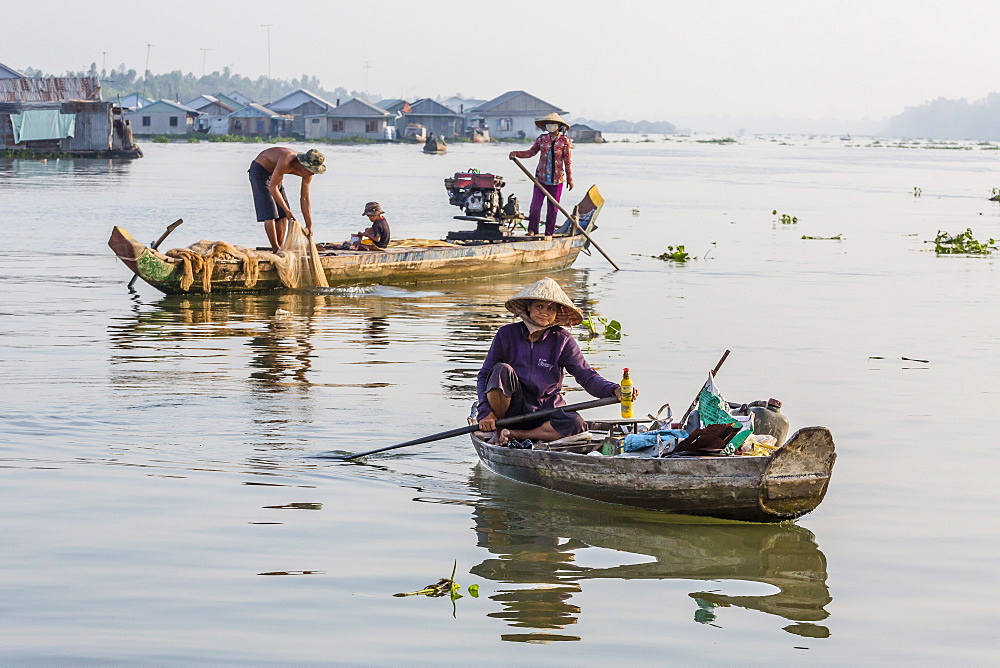 Daily Vietnamese river life at Chau Doc, Mekong River Delta, Vietnam, Indochina, Southeast Asia, Asia