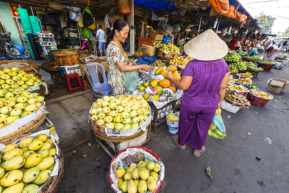 Fresh produce for sale at market at Chau Doc, Mekong River Delta, Vietnam, Indochina, Southeast Asia, Asia