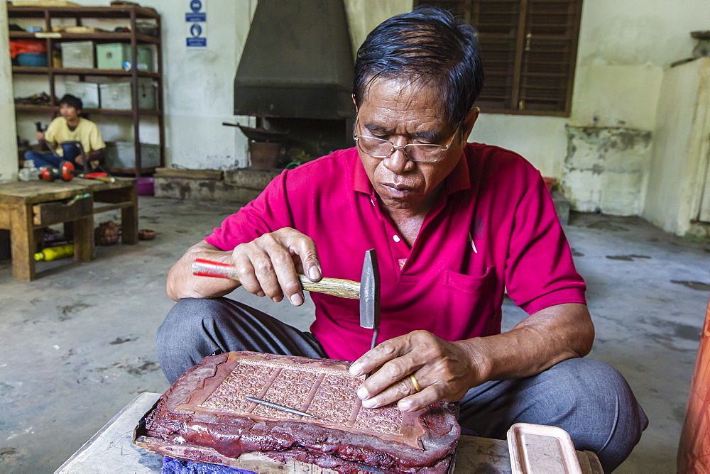 Local artisans creating artwork in Angkor, Siem Reap Province, Cambodia, Indochina, Southeast Asia, Asia