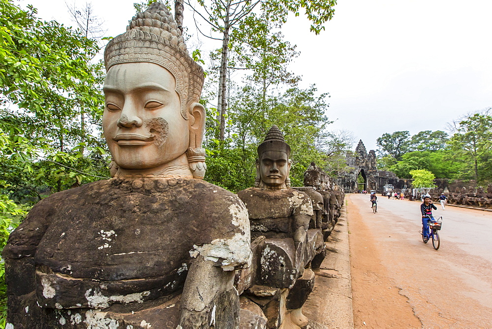 Bicycles near the South Gate at Angkor Thom, Angkor, UNESCO World Heritage Site, Siem Reap Province, Cambodia, Indochina, Southeast Asia, Asia