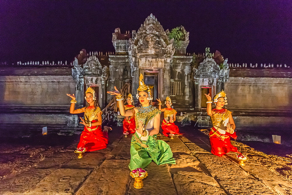 Traditional Apsara Dance performance at Banteay Samre Temple at night, Angkor, UNESCO World Heritage Site, Siem Reap Province, Cambodia, Indochina, Southeast Asia, Asia