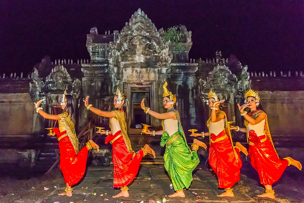 Traditional Apsara Dance performance at Banteay Samre Temple at night, Angkor, UNESCO World Heritage Site, Siem Reap Province, Cambodia, Indochina, Southeast Asia, Asia