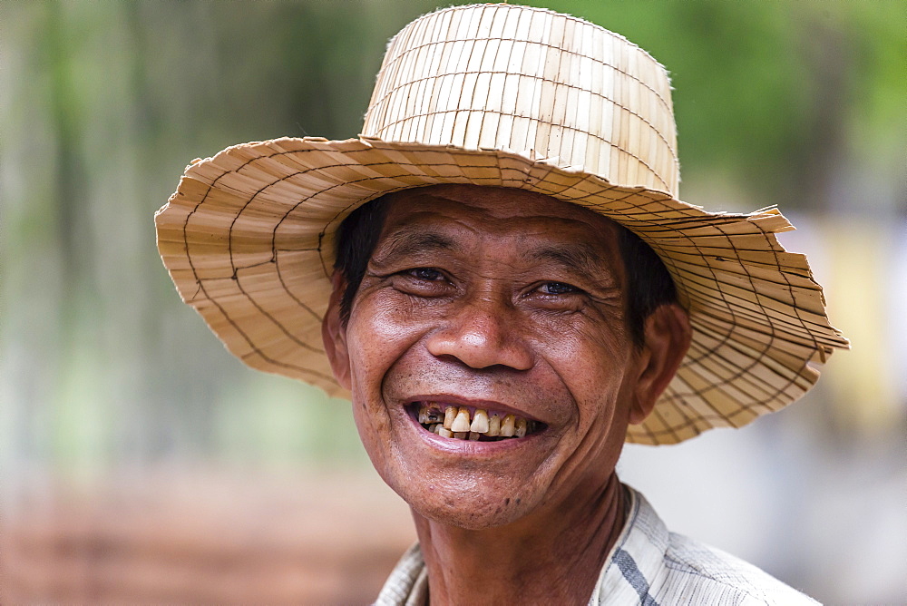 Farmer in Kampong Chhnang, Kampong Chhnang Province, Cambodia, Indochina, Southeast Asia, Asia