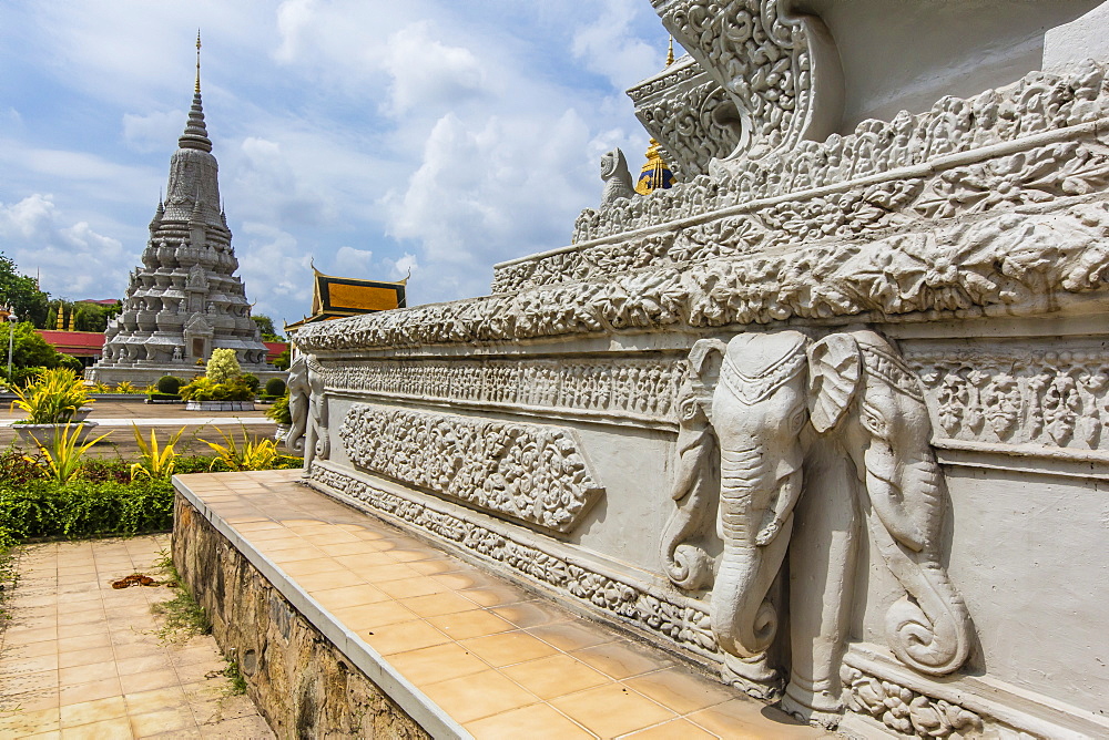 Stupas in the Royal Palace, in the capital city of Phnom Penh, on the Mekong River, Cambodia, Indochina, Southeast Asia, Asia 