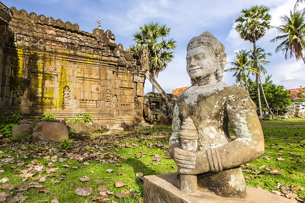 The temple of Wat (Phnom) Nokor, on the Mekong River, Kampong Cham Province, Cambodia, Indochina, Southeast Asia, Asia 