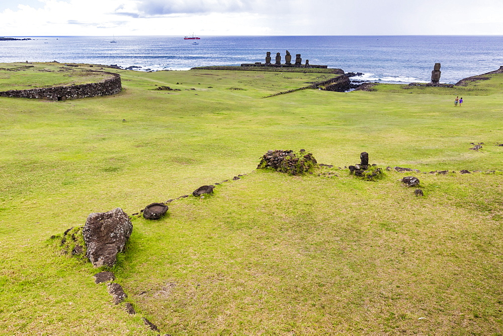 House foundation and six moai in the Tahai Archaeological Zone on Easter Island (Isla de Pascua) (Rapa Nui), UNESCO World Heritage Site, Chile, South America 