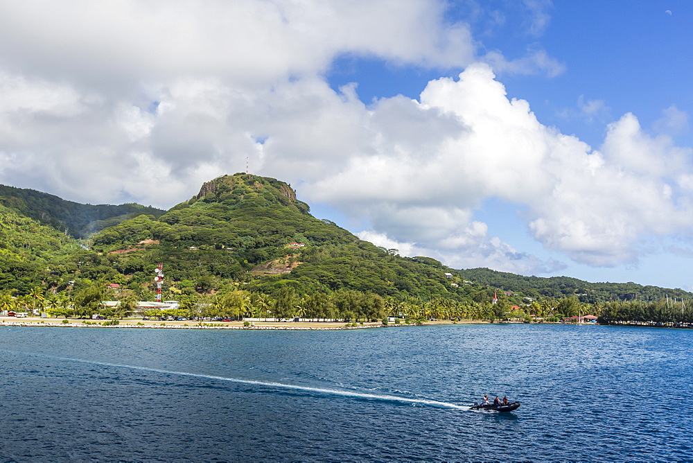 The town of Uturoa on the island of Raiatea, Society Islands, French Polynesia, South Pacific, Pacific