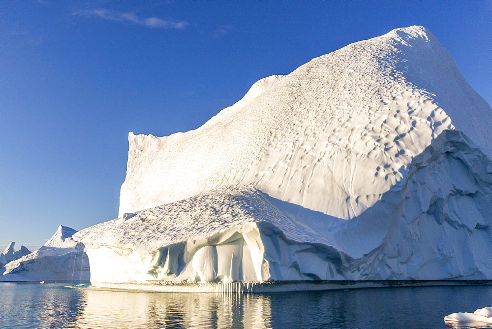 Grounded icebergs, Rode O (Red Island), Scoresbysund, Northeast Greenland, Polar Regions