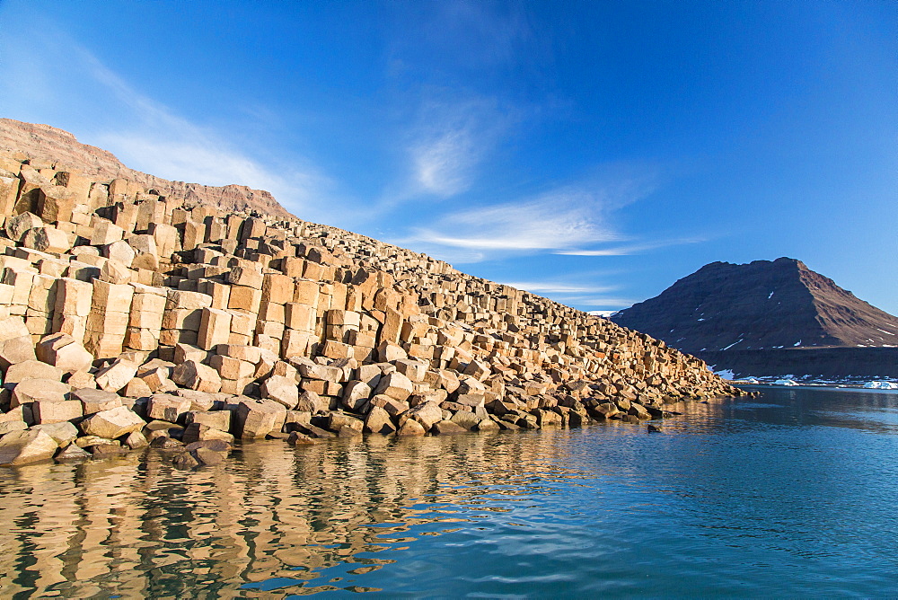 Columnar basalt, Vikingbukta (Viking Bay), Scoresbysund, Northeast Greenland, Polar Regions