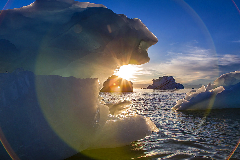 Iceberg, Vikingbukta (Viking Bay), Scoresbysund, Northeast Greenland, Polar Regions