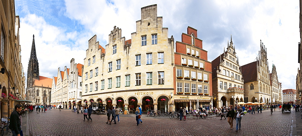 Market square with St Lambert's Church, Prinzipalmarkt, Muenster, North Rhine-Westphalia, Germany