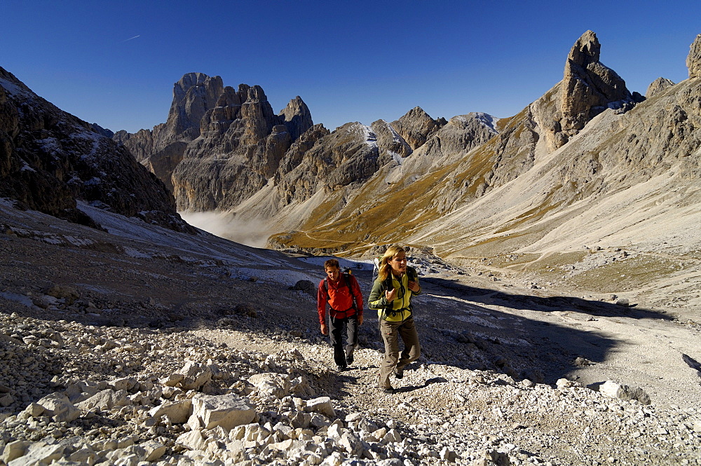 Hikers in the mountains under blue sky, Val di Fassa, Rosengarten, Dolomites, South Tyrol, Italy, Europe