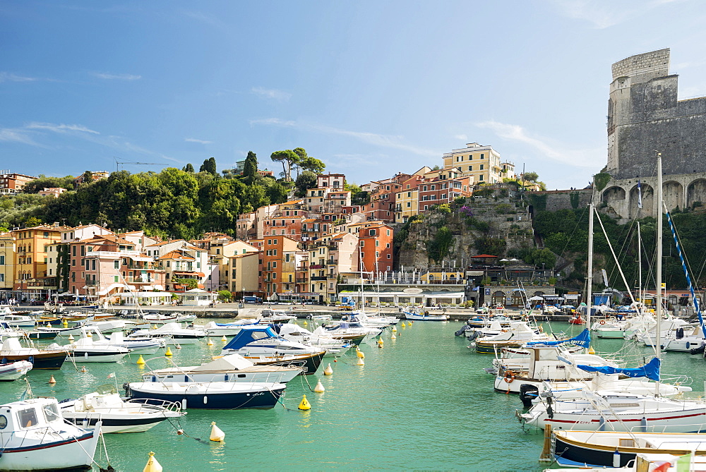 Marina and castle, Lerici, province of La Spezia, Liguria, Italia