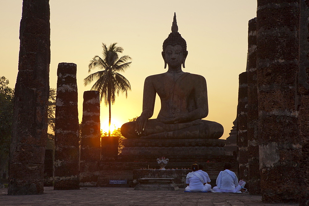 Buddha at a temple in Sukhothai Historical Park UNESCO World Heritage Site, Sukothai Province, Thailand, Asia