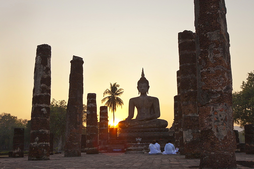 Buddha at a temple in Sukhothai Historical Park UNESCO World Heritage Site, Sukothai Province, Thailand, Asia