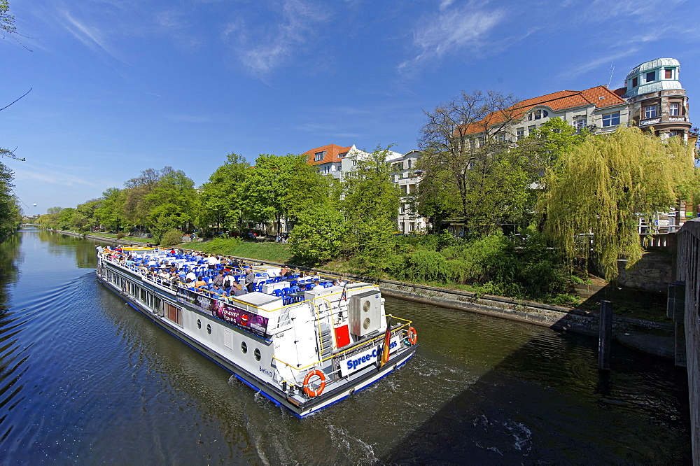 Tour Boat, Landwehrkanal, Paul Lincke Ufer, Spring, Berlin, Germany