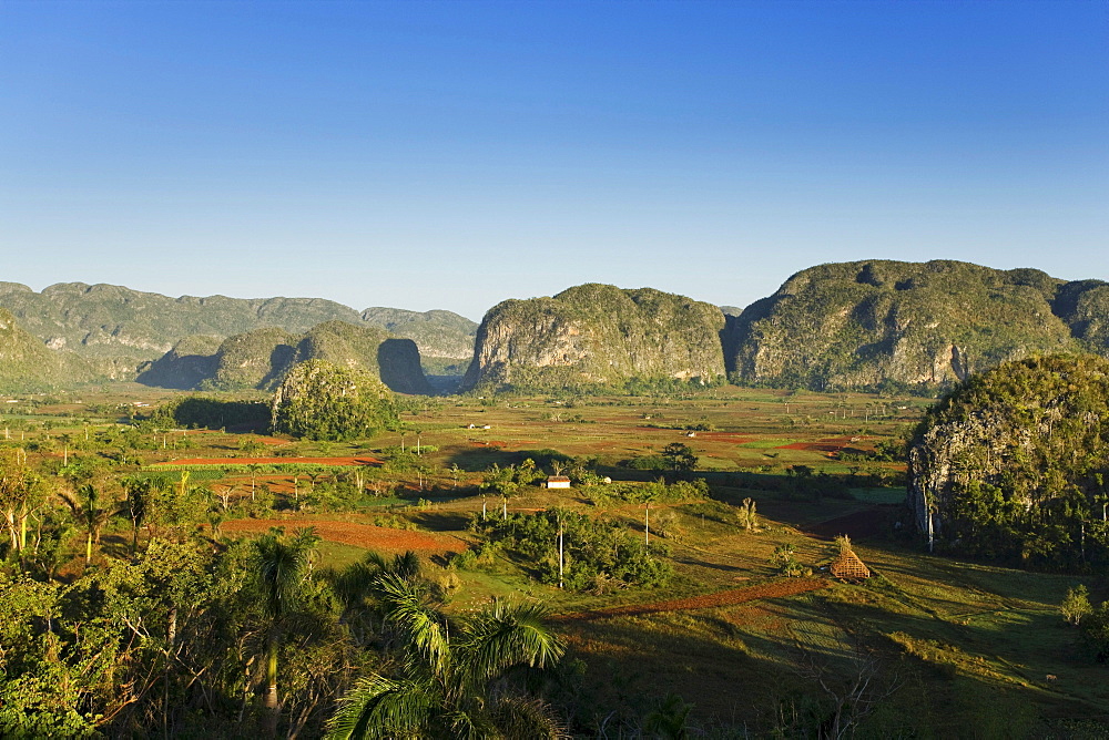 Mogotes, Parque National Vinales, Vinales, Pinar del Rio, Cuba, West Indies