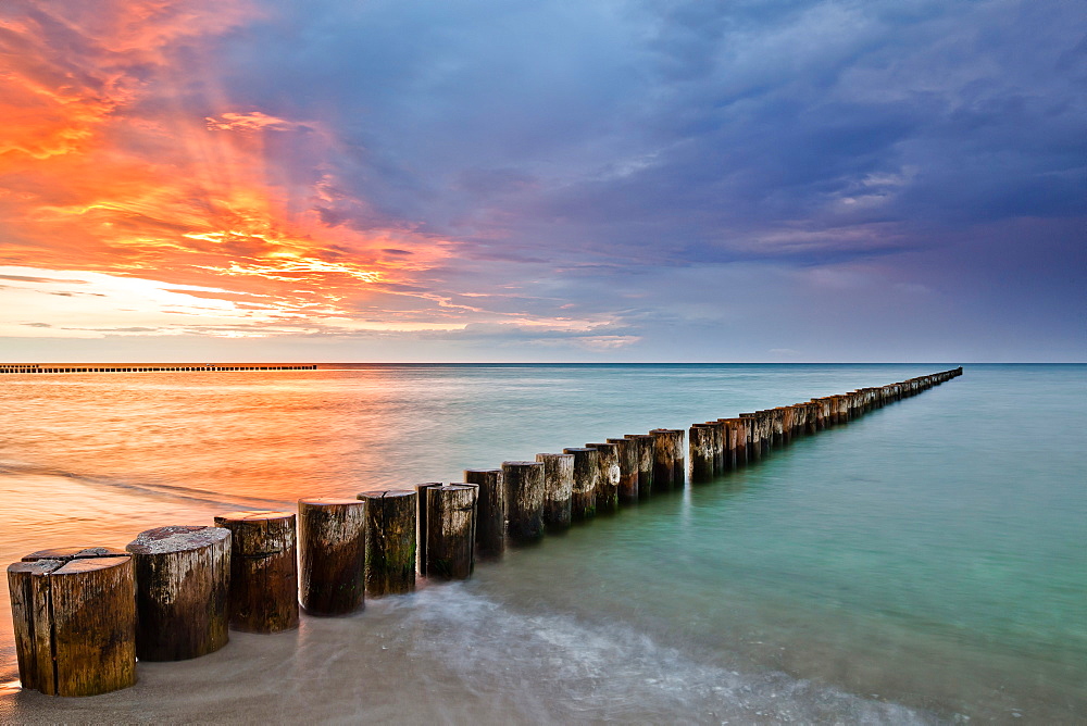 Groynes on the beach in the evening, Zingst, Darss, Baltic Sea, Mecklenburg-Vorpommern, Germany