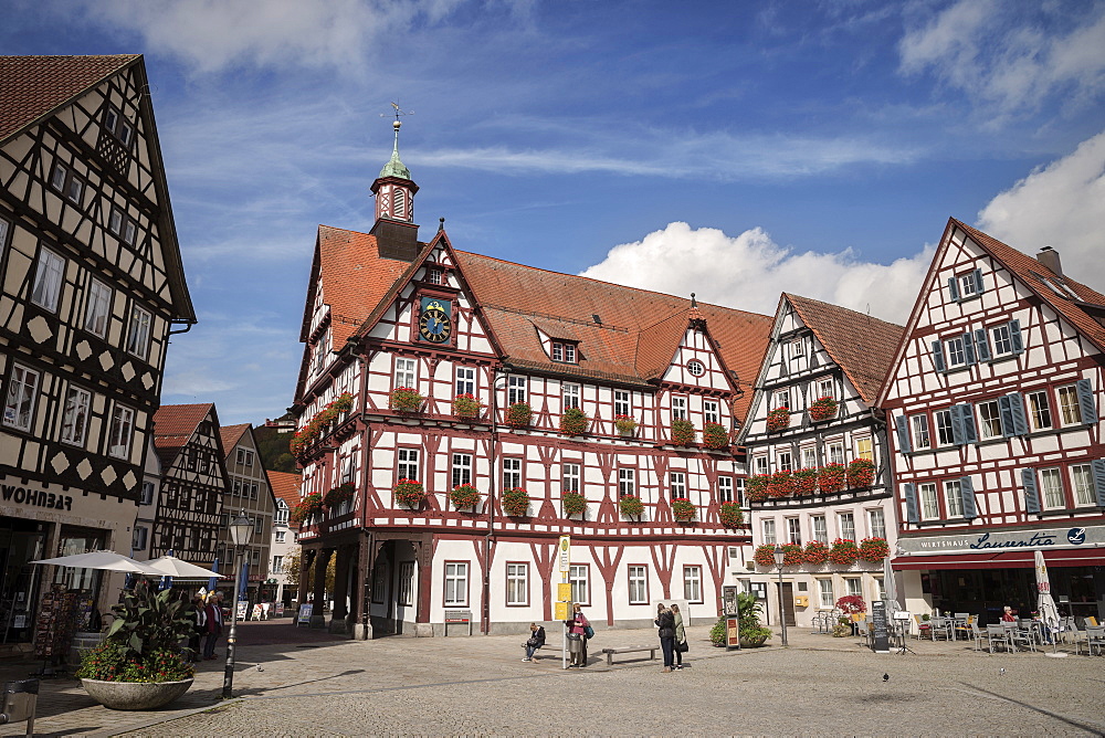 Half-timbered houses on the market square with city hall, Bad Urach, Swabian Alp, Baden-Wuerttemberg, Germany