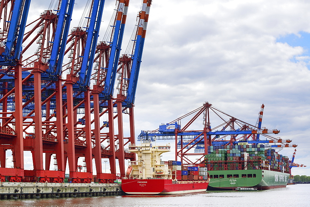 Container ships at container terminal Burchardkai, Waltershof, Hamburg, Germany