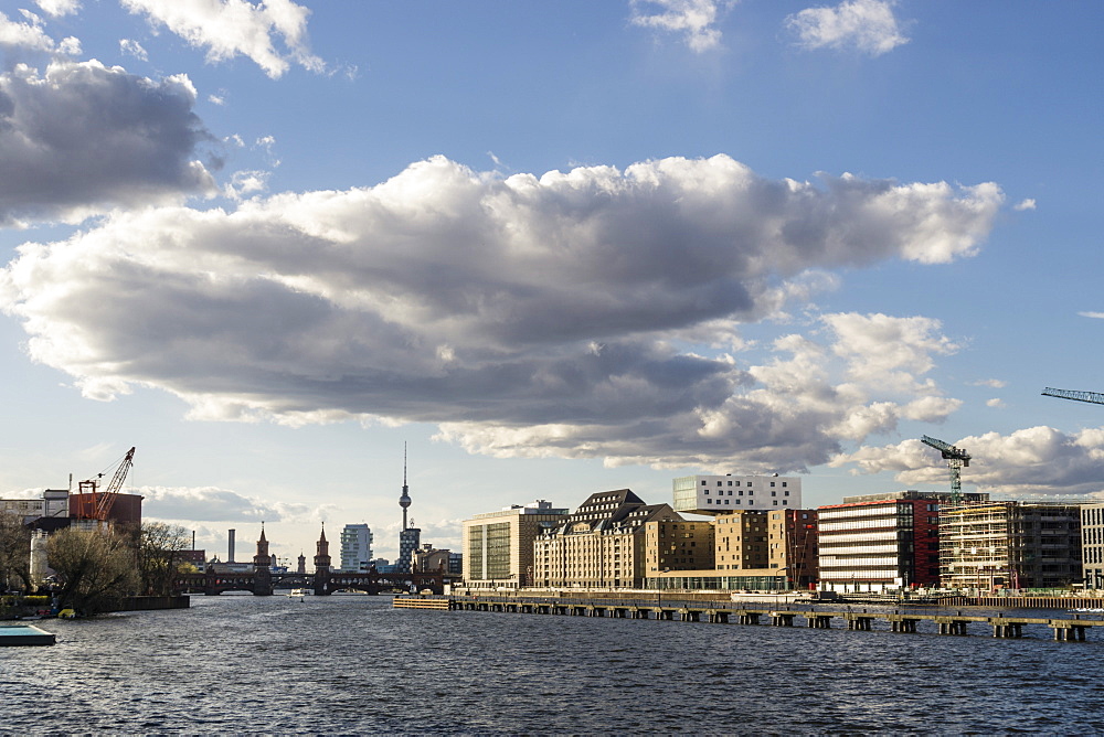 View of the river Spree, Kreuzberg, Friedrichshain, Alex and Oberbaum Bridge in the background, Berlin, Germany