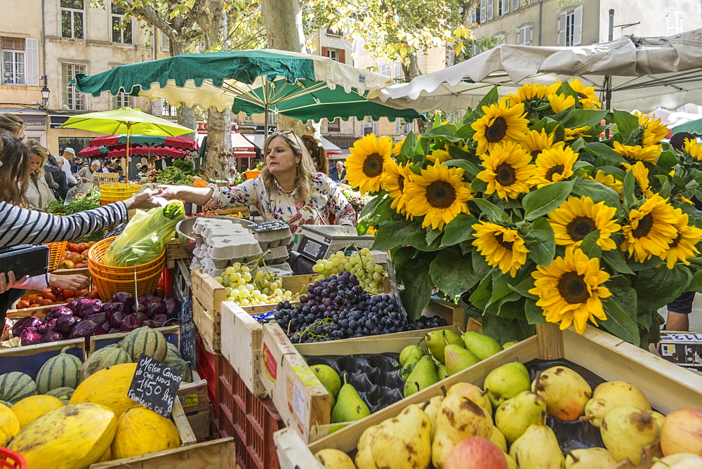 Sunfowers and fruits on the market, Market Place Richelme, Aix en Provence, Bouche du Rhone, Cote d'Azur, France